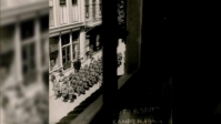 Duitse soldaten marcheren door de straten van Kampen